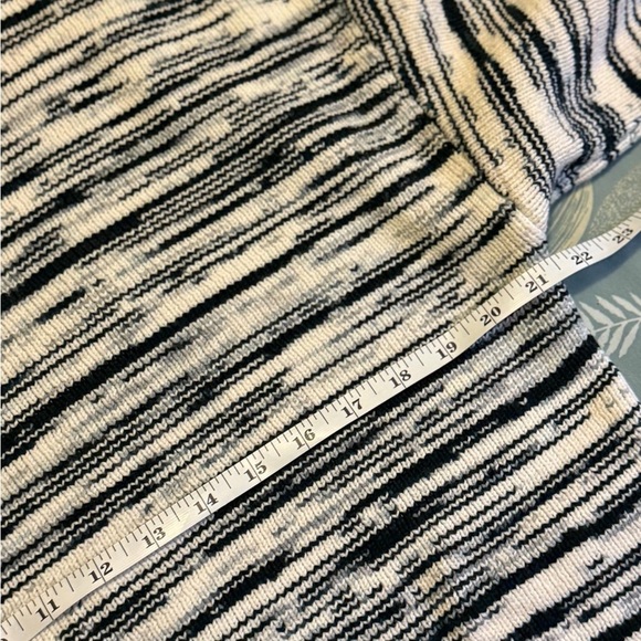 Nine West Monochrome Patterned Sweatshirt - Picture 8 of 9